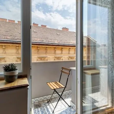 Elegant And Modern In The Centre Apartment Budapest