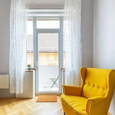 Elegant And Modern In The Centre Apartment Budapest