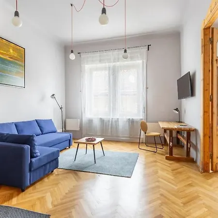 Elegant And Modern In The Centre *