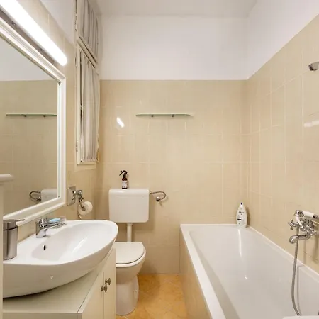 D20 Dob Budapest