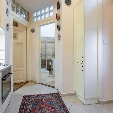 Charming Apartment *