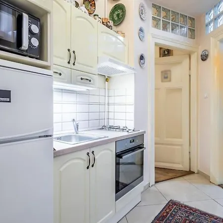 Charming Apartment *