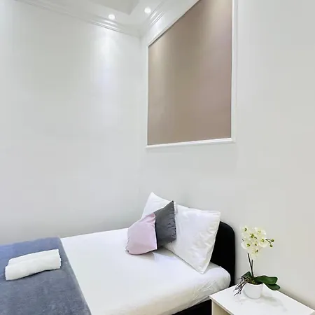 Habitación en casa particular Ulloi-0 - 5min To Corvin Negyed, Aldi *