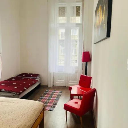 Homestay Doxie - Beds And Dorms Budapest