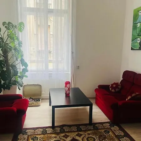 Doxie - Beds And Dorms Homestay Budapest