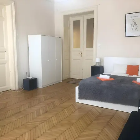 Апартаменты Chic Central