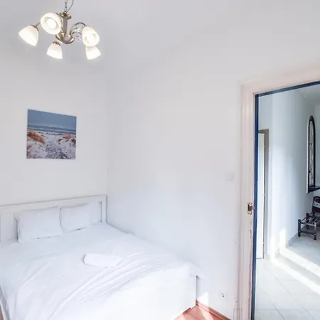 Cityscape Budget Kalvin Apartment