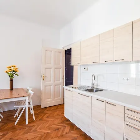 Cityscape Budget Kalvin * Budapest