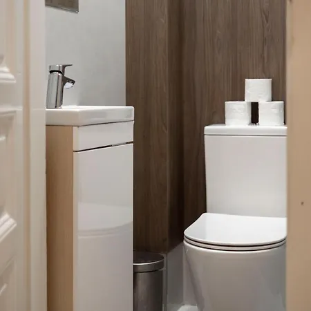 Apartment Spacious Cozy With 4bedroom In The Heart Of Bp