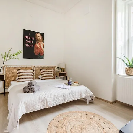 Chic 3br Heart Of District 7- Gem Apartment