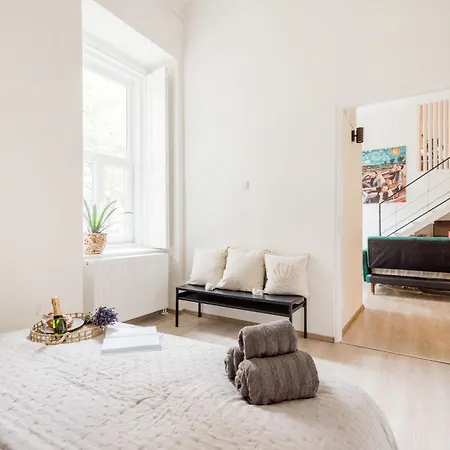 Chic 3br Heart Of District 7- Gem Apartment