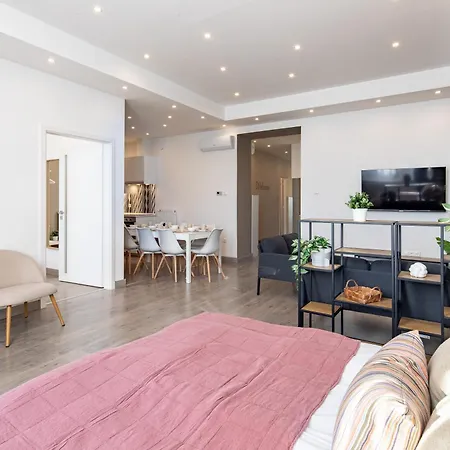Sunny Three Bedroom Lejlighed *