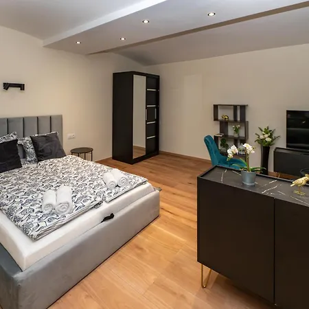 Apartment Astoria R92 Two Bedroom *