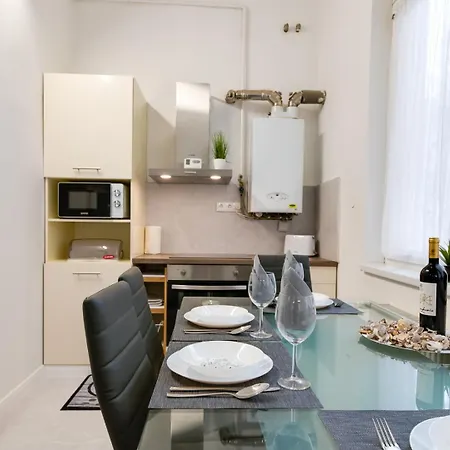 Apartment Light Design Close To Park&bath Budapest