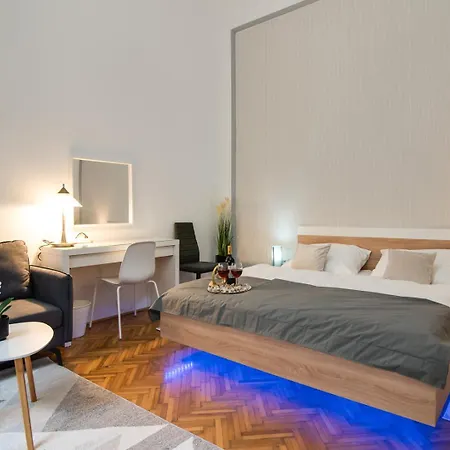 Apartment Light Design Close To Park&bath *