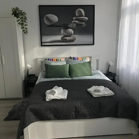 Beautiful Newly Refurbished Studio,fully Equipped Walking Distance To The Park Where Will Find The World Famous Szechenyi Thermal Bath Spa, Museums , And The Capital Circus , Ac, Smart Tv, High Speed Internet 부다페스트