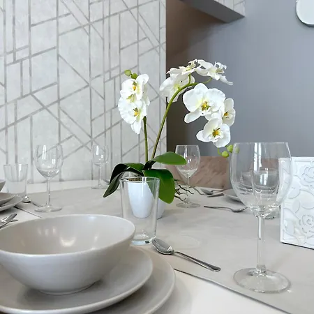 Apartment Lovely 3-bedroom In Downtown With Modern Design And Ac