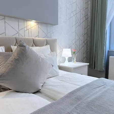 Lovely 3-bedroom In Downtown With Modern Design And Ac Budapest