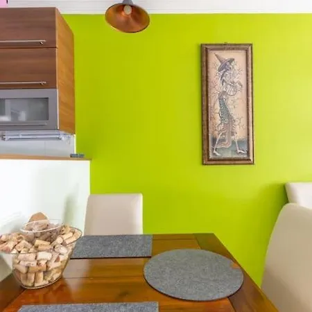 Charming With Quiet Garden In Downtown Apartment Budapest