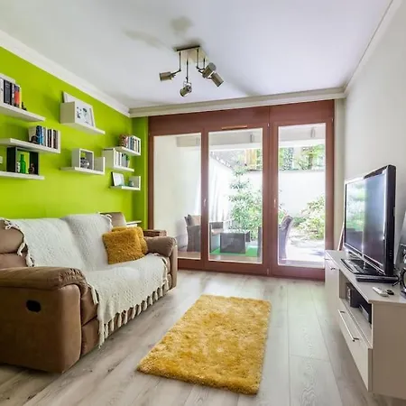 Charming With Quiet Garden In Downtown Budapest