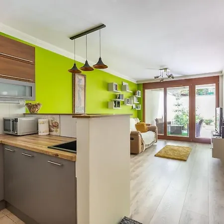 Apartment Charming With Quiet Garden In Downtown