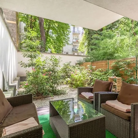 Charming With Quiet Garden In Downtown * Budapest