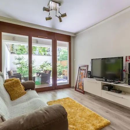 Apartment Charming With Quiet Garden In Downtown