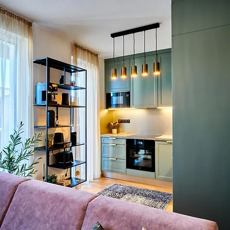Apartment Golden Bard