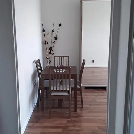 Pillango Parki Kis Lakas 15 Percre A Belvarostol Apartmán *