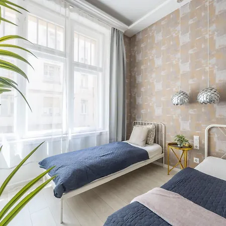 Exclusive Private In The Center Of Bp W 4bedrms, 4 Bathrms Apartament Budapeszt