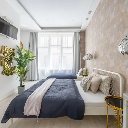 Exclusive Private In The Center Of Bp W 4bedrms, 4 Bathrms Apartament