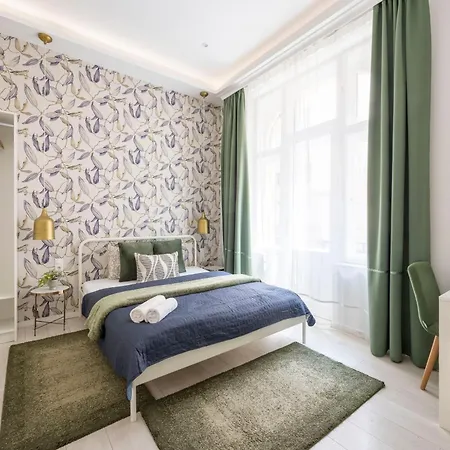 Exclusive Private In The Center Of Bp W 4bedrms, 4 Bathrms