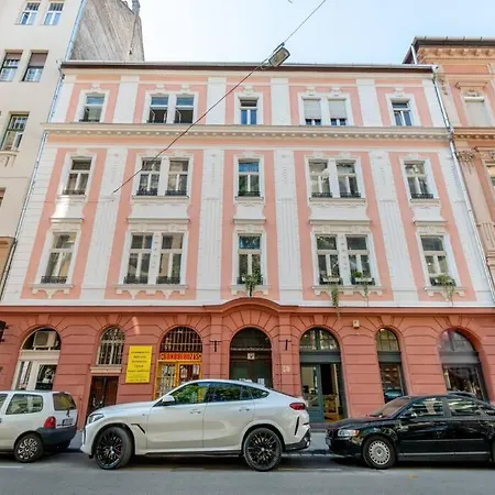 Modern Luxe Retreat Budapešť