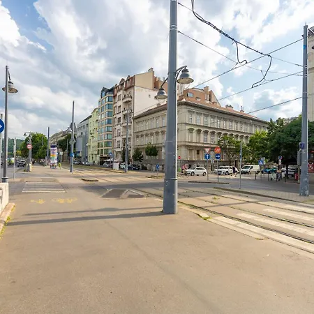 Lovely Designer With Stunning Parliament View Apartment