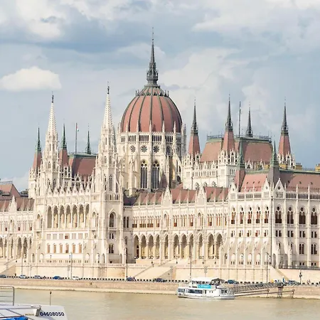 Apartment Lovely Designer With Stunning Parliament View Budapest