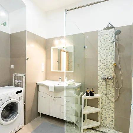 Lovely Designer With Stunning Parliament View Apartment
