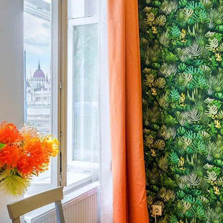 Lovely Designer With Stunning Parliament View Apartment Budapest