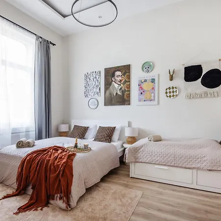 Central Oasis - Modern Charm, Timeless Comfort