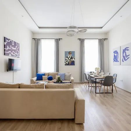 Apartment Central Oasis - Modern Charm, Timeless Comfort Budapest