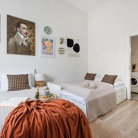 Central Oasis - Modern Charm, Timeless Comfort *
