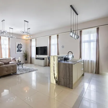 High-end Luxurious Royal In The Heart Of بودابست