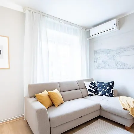 - Comfy - Sunny Apartment
