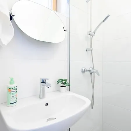 - Comfy - Sunny Apartment