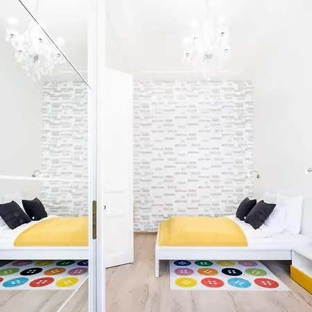 Bright & Large At Location Апартаменты *