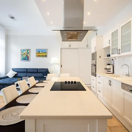 Nirvana Niche Apartment *