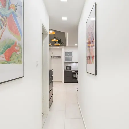 Apartamento Lovely & *