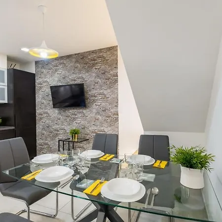Apartamento Lovely &