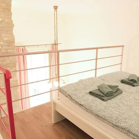 Apartment Elegant Nearby The Central Market Hall *