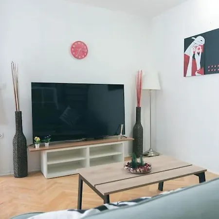 Apartment Elegant Nearby The Central Market Hall