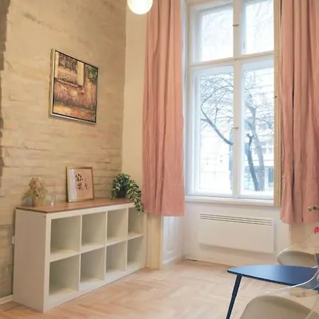 Apartment Elegant Nearby The Central Market Hall *